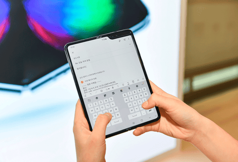 Samsung Galaxy Fold es uno de los teléfonos que ya cuenta con esta tecnología.