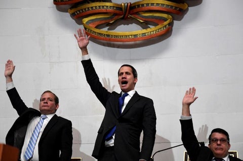 Juan Guaidó fue investido nuevamente como presidente interino de Venezuela
