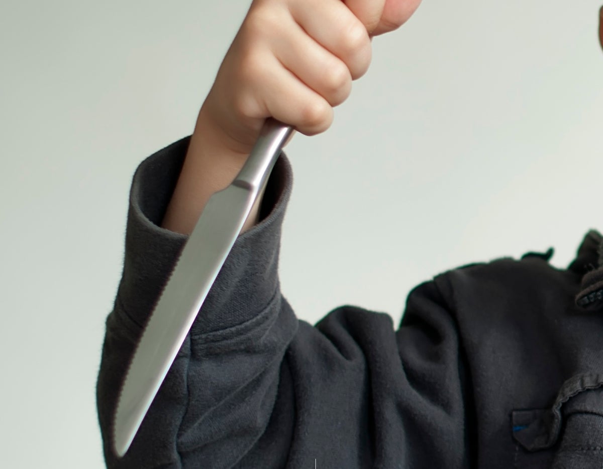 Niño con cuchillo