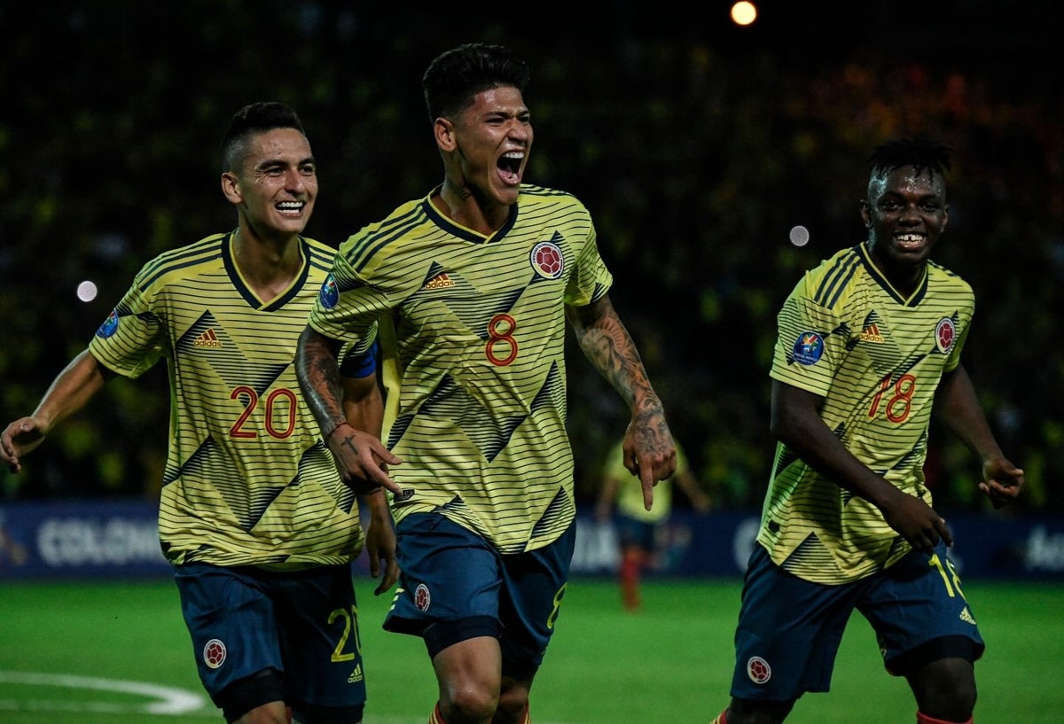 Jorge Carrascal celebra gol con selección Colombia sub 23