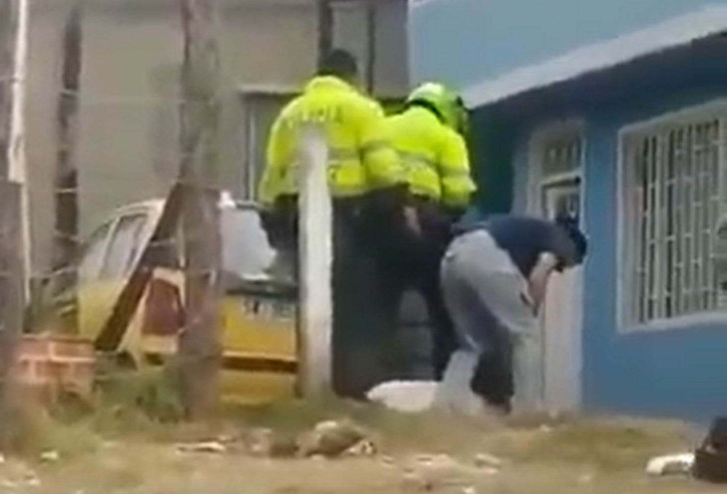 Policias matan perro