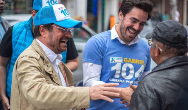 El exvicepresidente Francisco Santos y el representante Gabriel Santos.