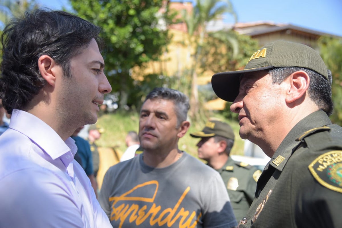 Alcalde de Medellín, Daniel Quintero; comandante de la Policía Metropolitana, general Eliecer Camacho; y secretario de Seguridad, José Gerardo Acevedo.