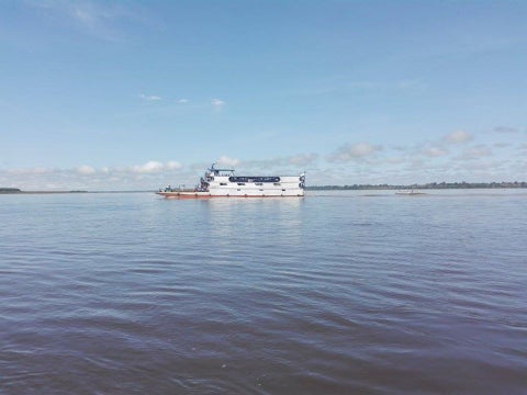 Embarcación en el río Amazonas