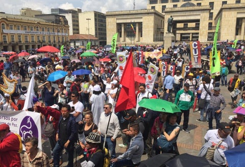 Marcha de maestros en la Plaza de Bolívar