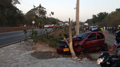 Accidente en la vía que comunica con Cartagena y Turbaco dejó 17 heridos y muerto