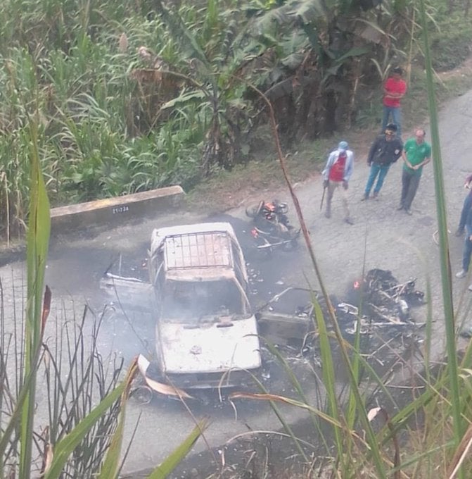 Un carro y cuatro motos incineradas en el Catatumbo