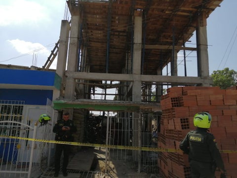 Se desplomó nueva construcción ilegal en Cartagena, cuatro personas resultaron heridas