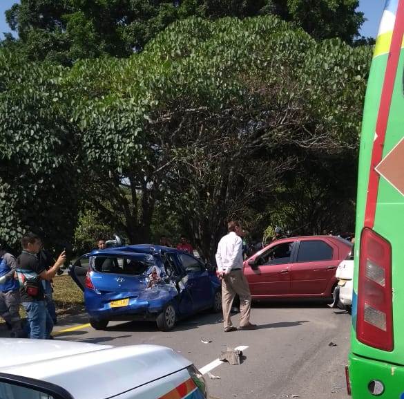 Varios lesionados dejó un choque múltiple en la recta Cali-Palmira