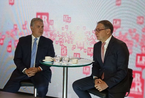 Iván Duque junto a Fernando Quijano