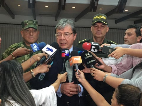 Solamente se pensaría en la posibilidad de unas conversaciones con el ELN, si liberan a todos los secuestrados que tienen en su poder.