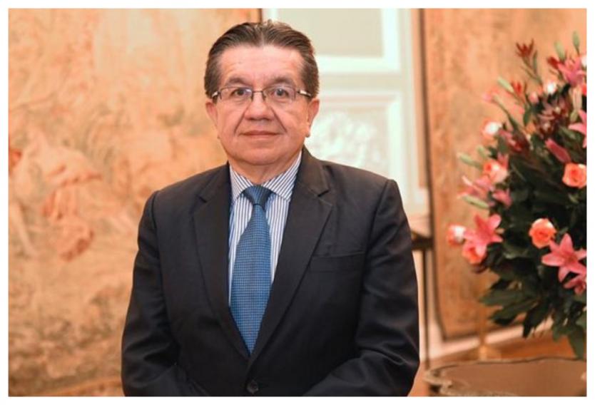 Ministro de Salud Fernando Ruiz Gómez