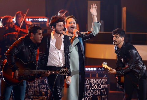 Sebastián Yatra y Reik en los Latin Grammy