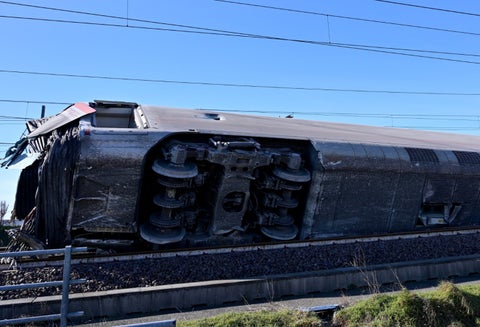 Tren se descarriló en Italia