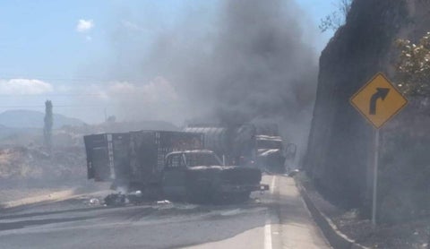 Vehículo incinerado por el Epl