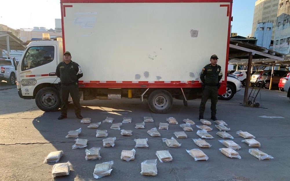El furgón fue incautada con 46 kilos de marihuana.