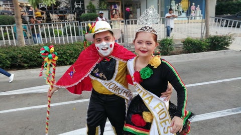 Los reyes del Carnaval Fides disfrutaron de su desfile.