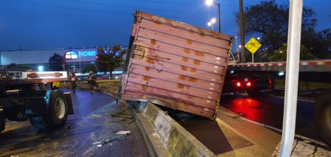 Volcamiento de tractomula