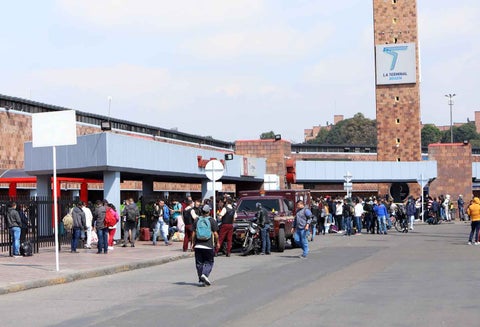 Muchos ciudadanos fueron vistos en el Terminal el Salitre