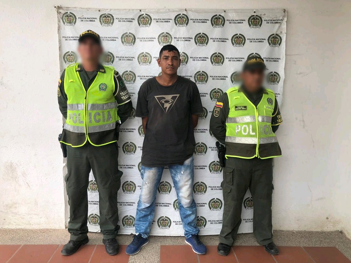 Lo pillaron cuando conducía una moto sin portar casco de protección