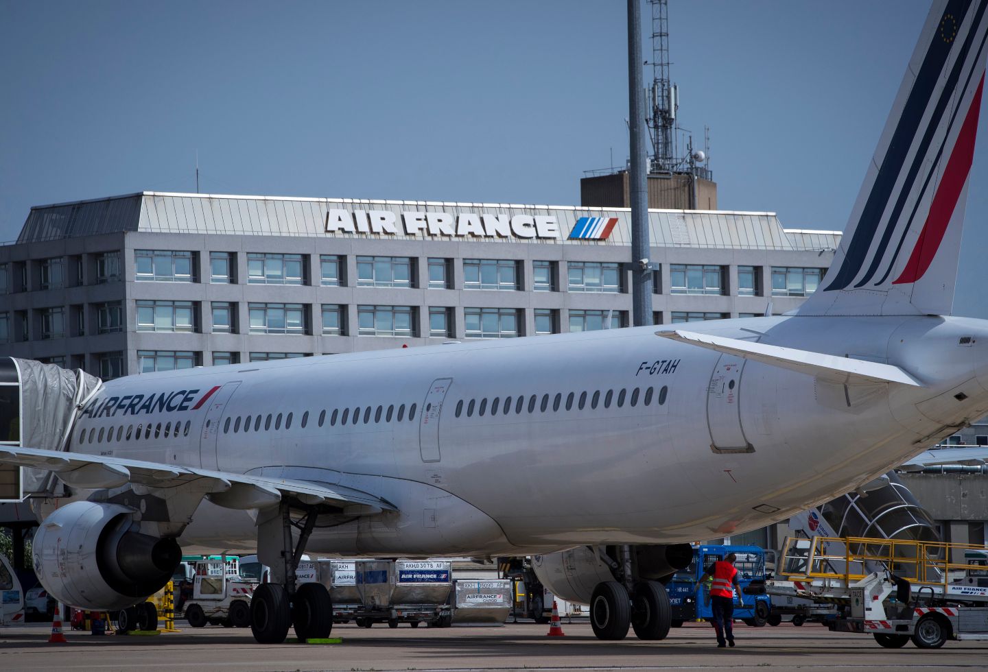 La decisión de Air France obedece a la amenaza que representa el coronavirus.