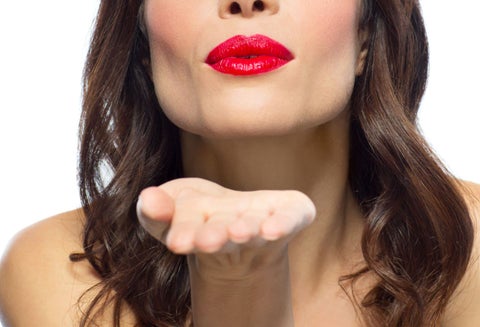 Besos son prohibidos en Italia ante el coronavirus