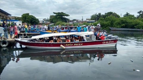 Embarcaciones llegan los inmigrantes a Capurganá.