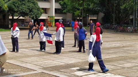 Se registra un bloqueo en la Avenida Pasoanacho, sector aledaño a la Universidad del Valle,