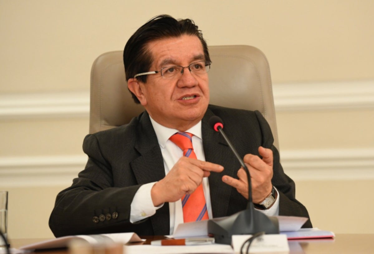 Fernando Ruíz, ministro de Salud