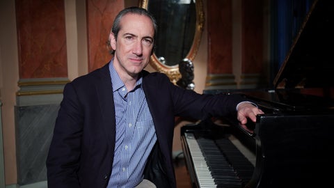 El director de la Sinfónica Nacional de Colombia, Juan Antonio Cuéllar