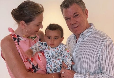 Juan Manuel Santos junto a su esposa y nieta