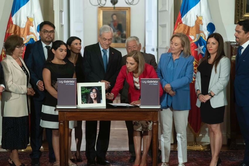 Sebastián Piñera promulga Ley Gabriela