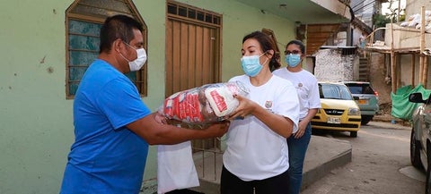 Entrega de mercados a población vulnerable