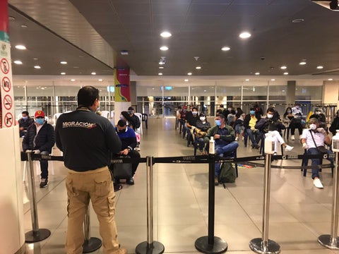 Colombianos repatriados de República Dominicana en el Aeropuerto El Dorado