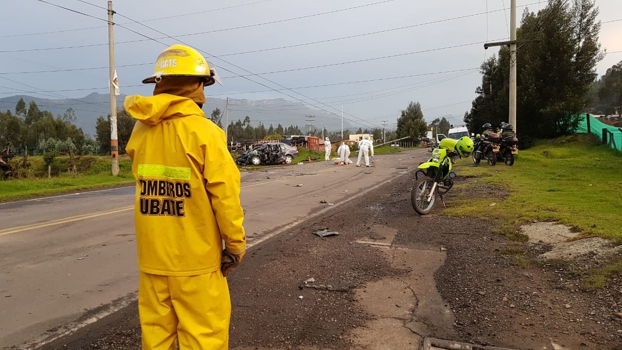 En la vía Ubaté Sutatausa se presentó el accidente, entre vehículo particular y un camión de carga