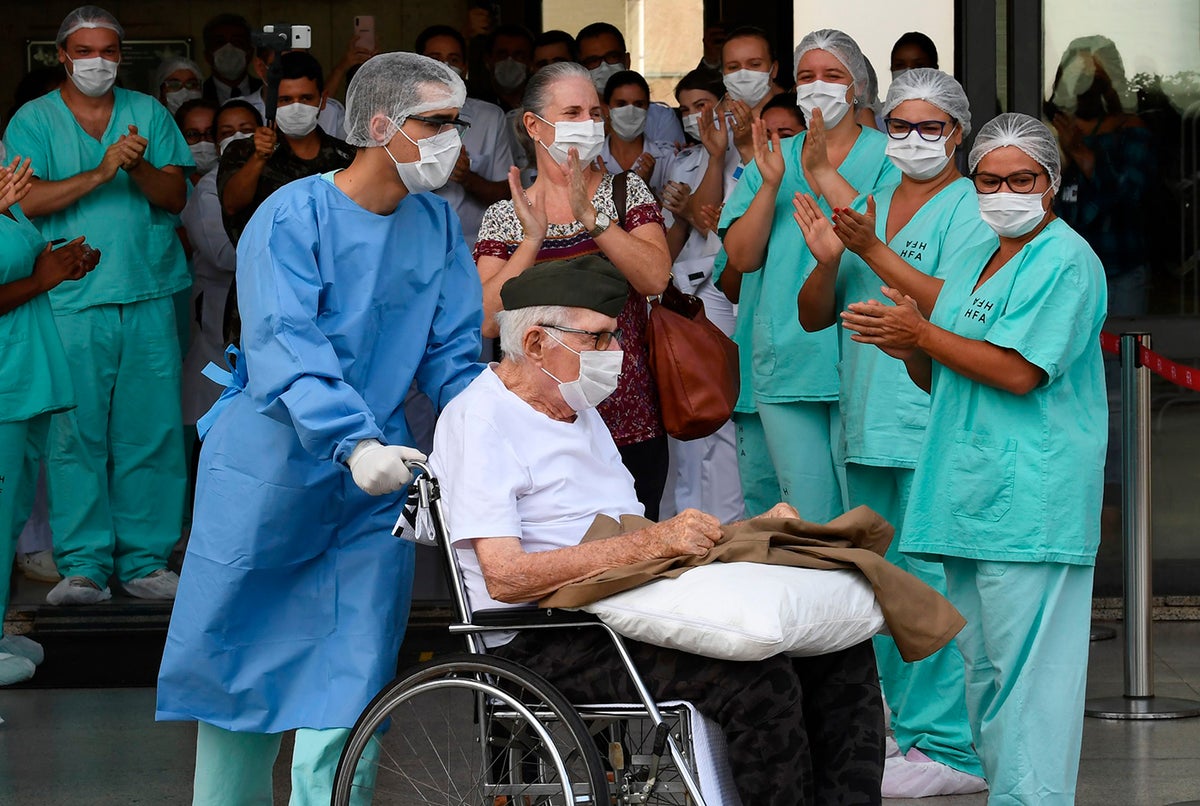 Militar de 99 años vence el coronavirus