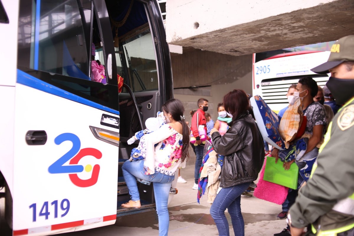 Venezolanos regresan a su país