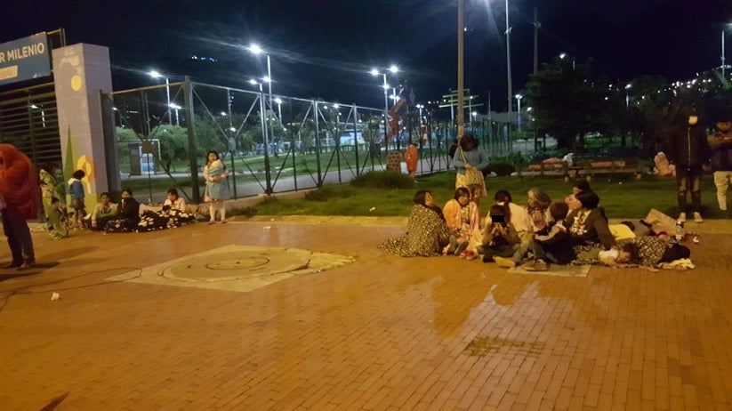 Familias Embera duermen en la calle