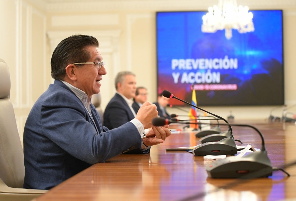 Fernando Ruíz, ministro de Salud