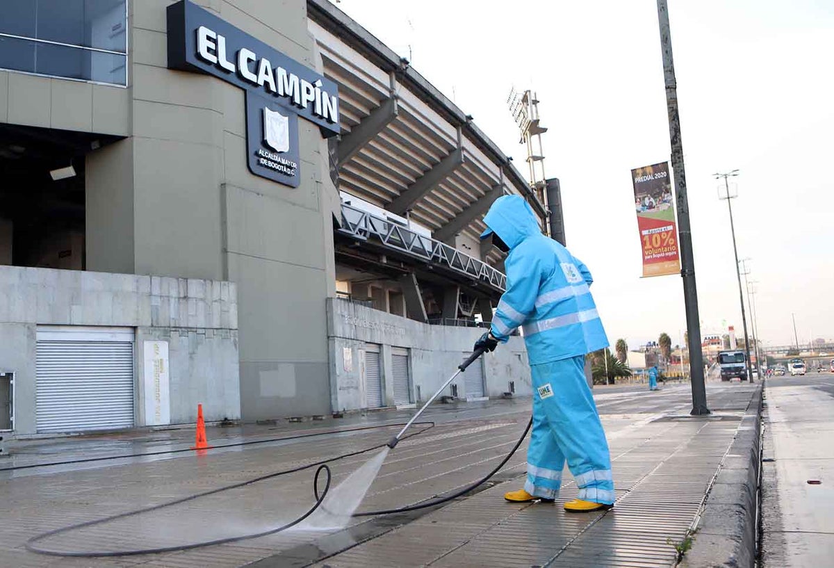 Aunque no hay fútbol, embellecen el estadio El Campín