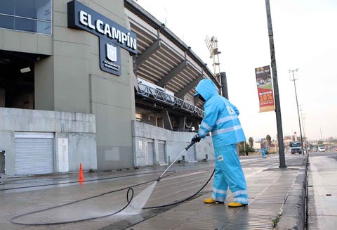 Aunque no hay fútbol, embellecen el estadio El Campín