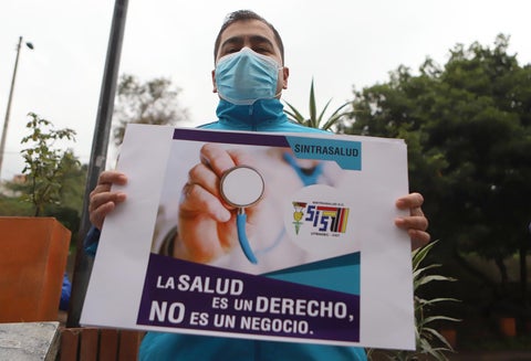 En medio de la pandemia del coronavirus, trabajadores de la salud decidieron reclamar por sus derechos.