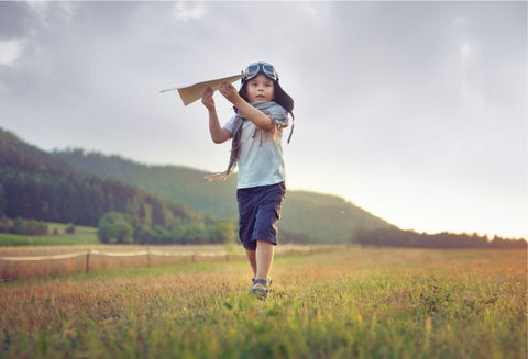 Niño jugando
