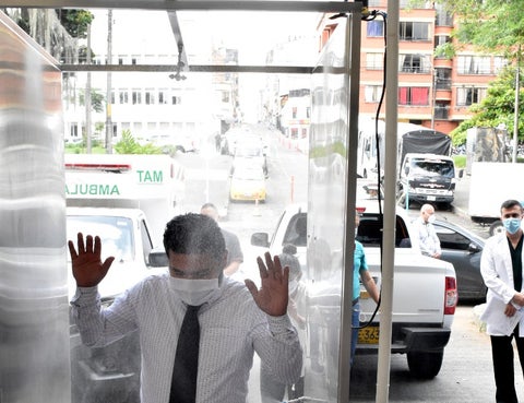 Cabina desinfectante en el Hospital San Jorge