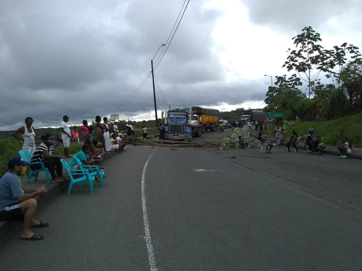 Comunidad cierra vía alterna e interna Buenaventura.