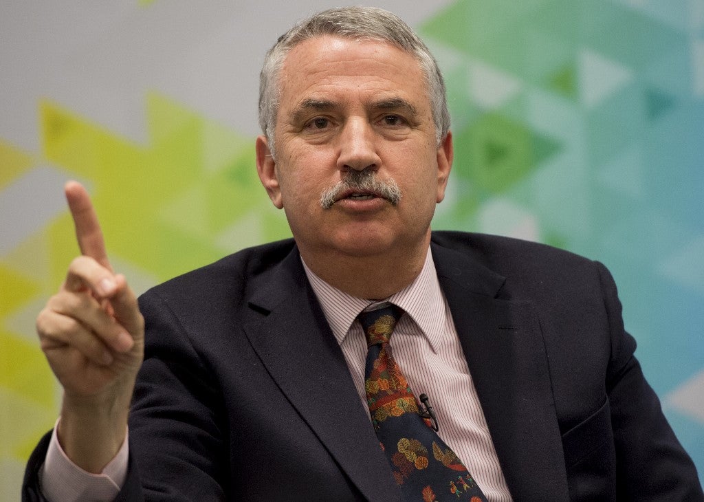Thomas Loren Friedman es un periodista y escritor estadounidense, tres veces ganador del Premio Pulitzer.