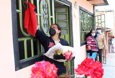Entrega de mercados en Mochuelo Alto
