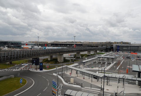 Aeropuerto de Orly, en París / Coronavirus en Francia
