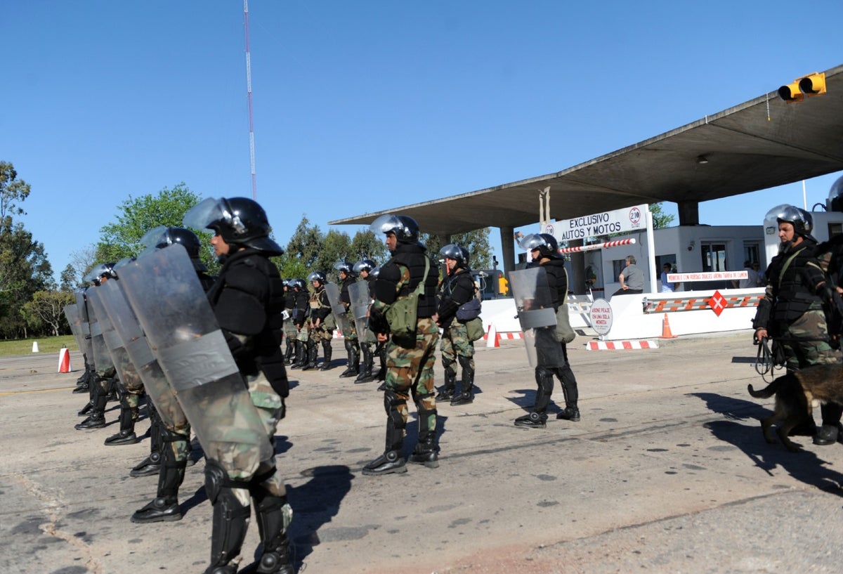 Militares de base naval de Uruguay