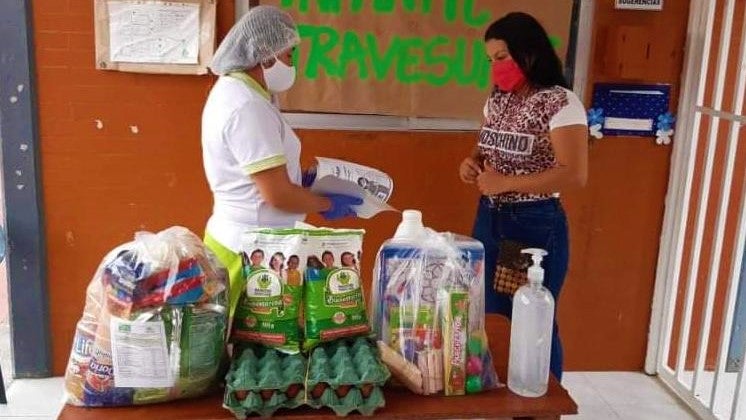 Entrega de canastas del ICBF, durante el aislamiento
